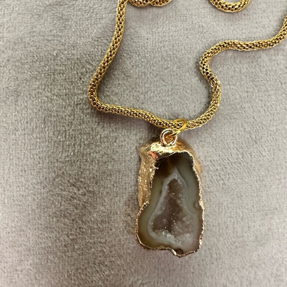 Mini druzy pendant 18k gold stainless steel mesh chain. Beautiful mini druzy - Picture 6 of 10